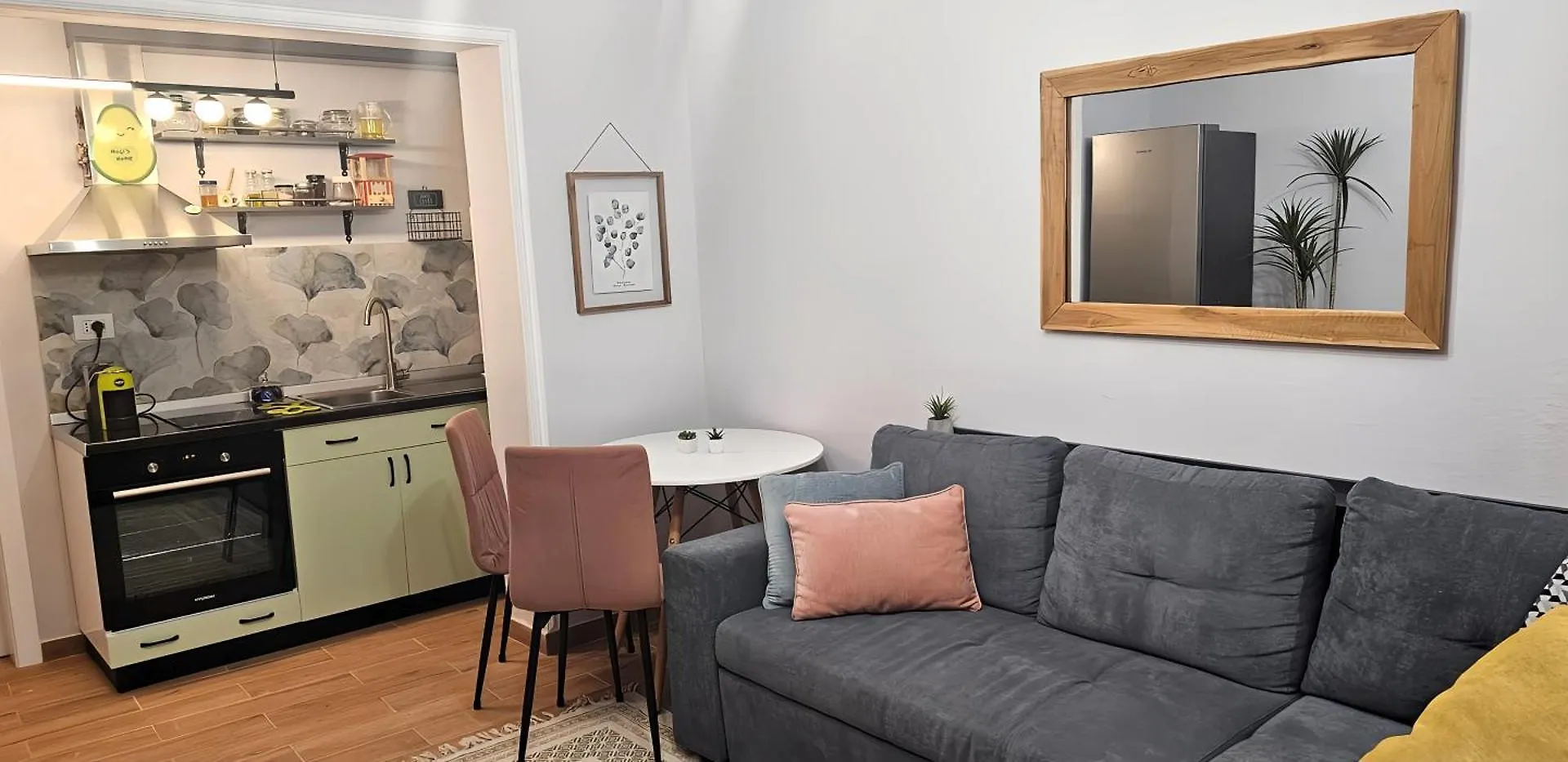 Daire Nuci'S Place, Lovely Apt With Balcony Near Blloku Tiran