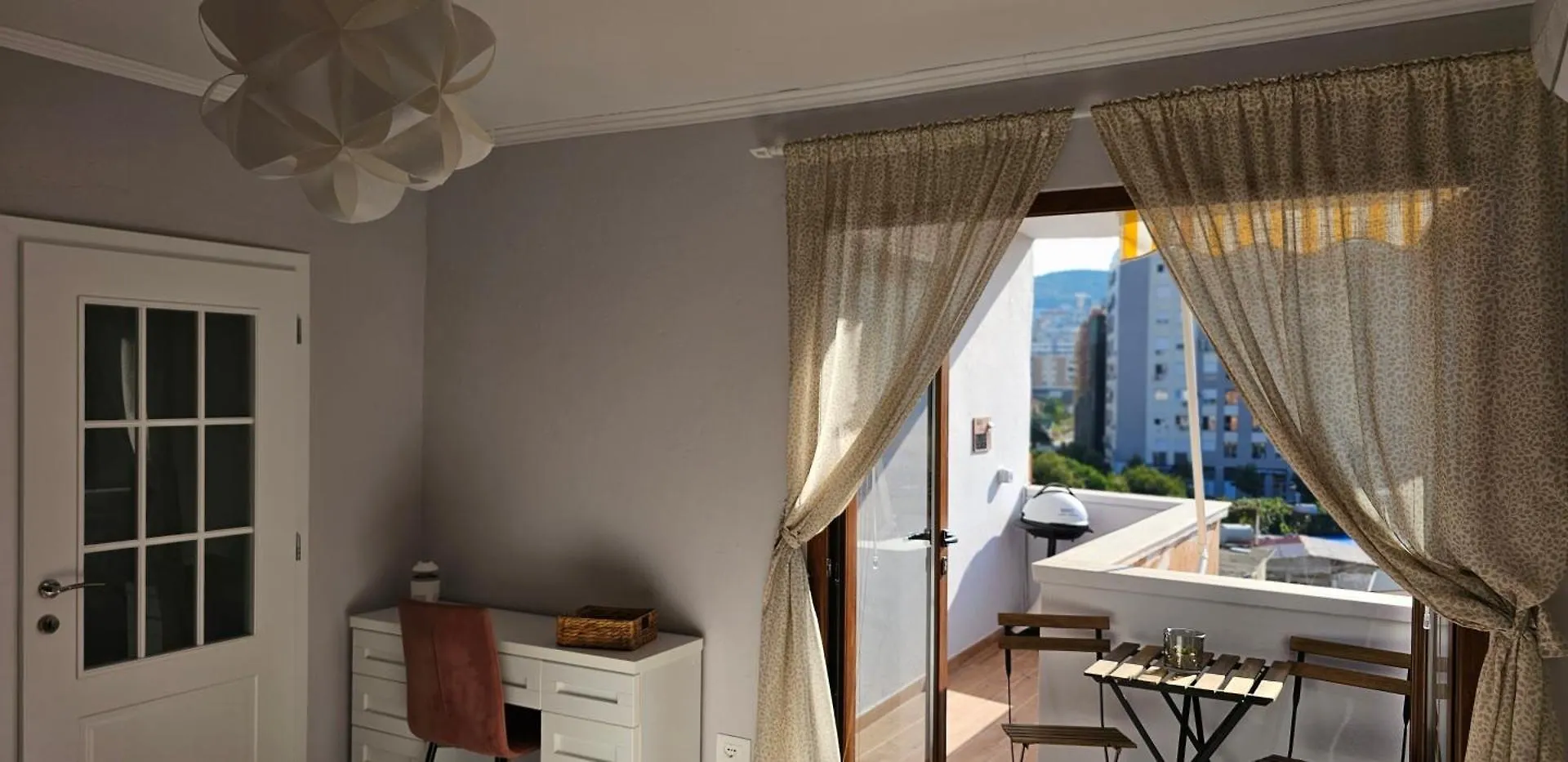 Daire Nuci'S Place, Lovely Apt With Balcony Near Blloku Tiran