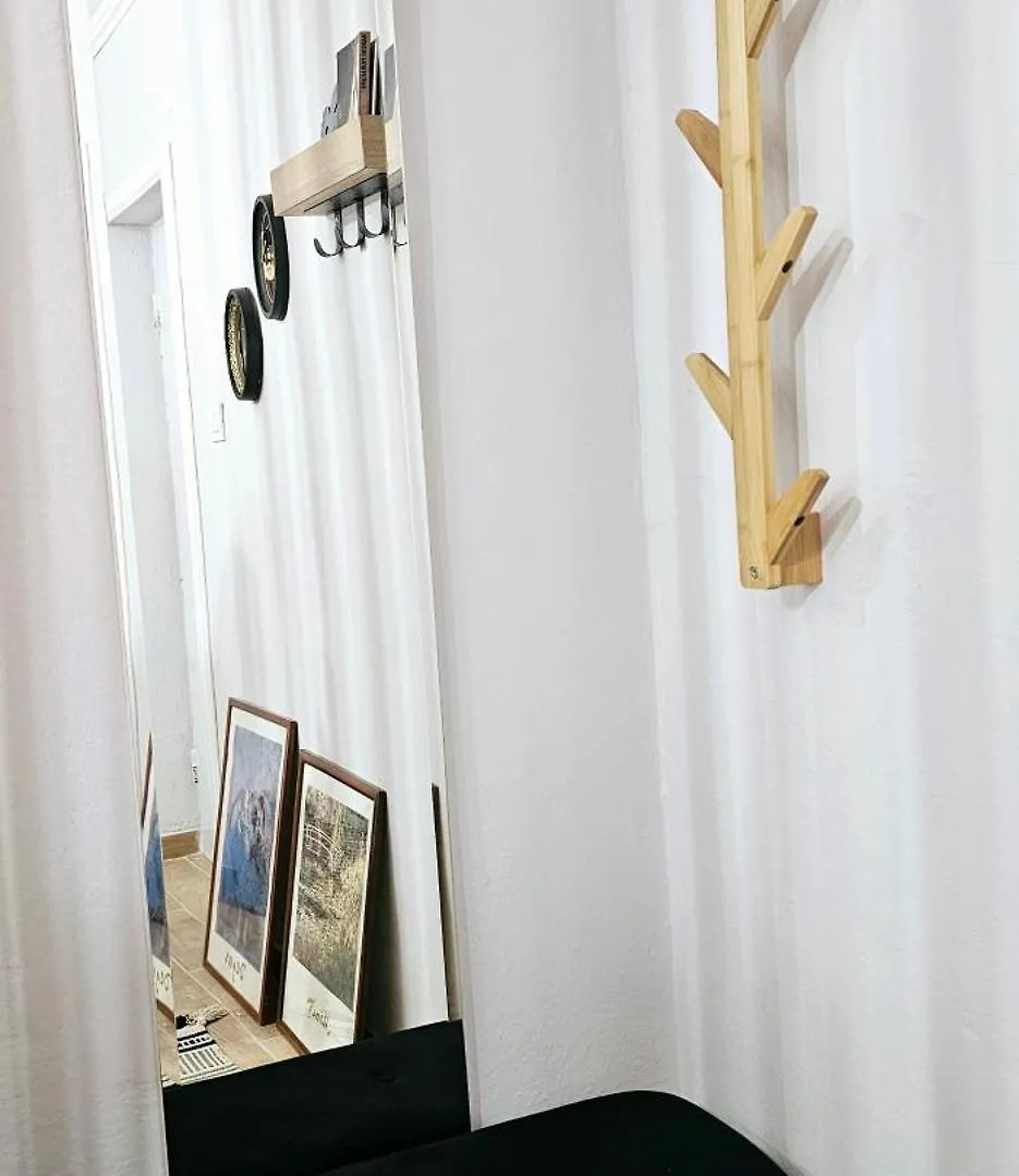 Daire Nuci'S Place, Lovely Apt With Balcony Near Blloku Tiran