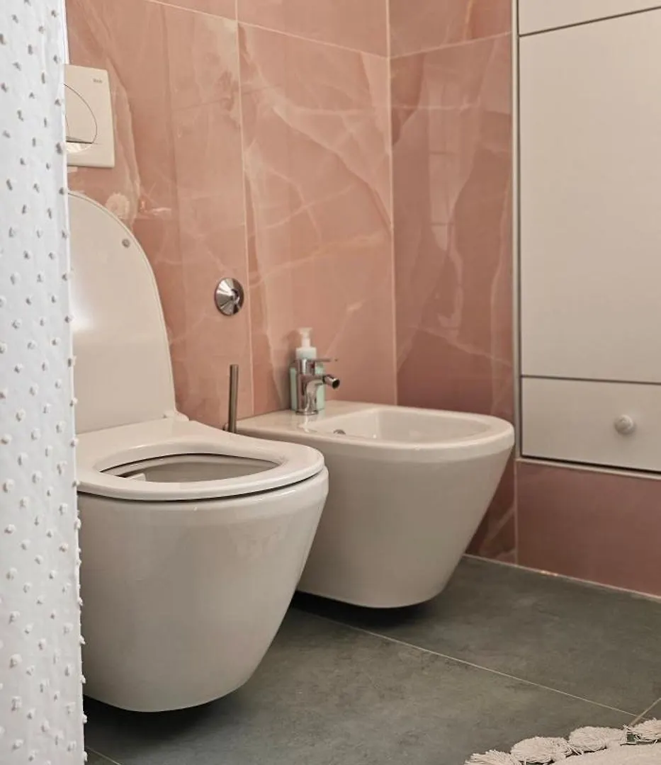 Nuci'S Place, Lovely Apt With Balcony Near Blloku Tirana Albania